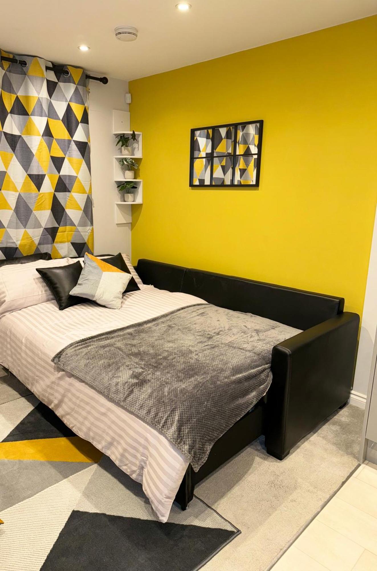 Nhs Workers And Students Haven - The Bee Hive Holiday home Reading