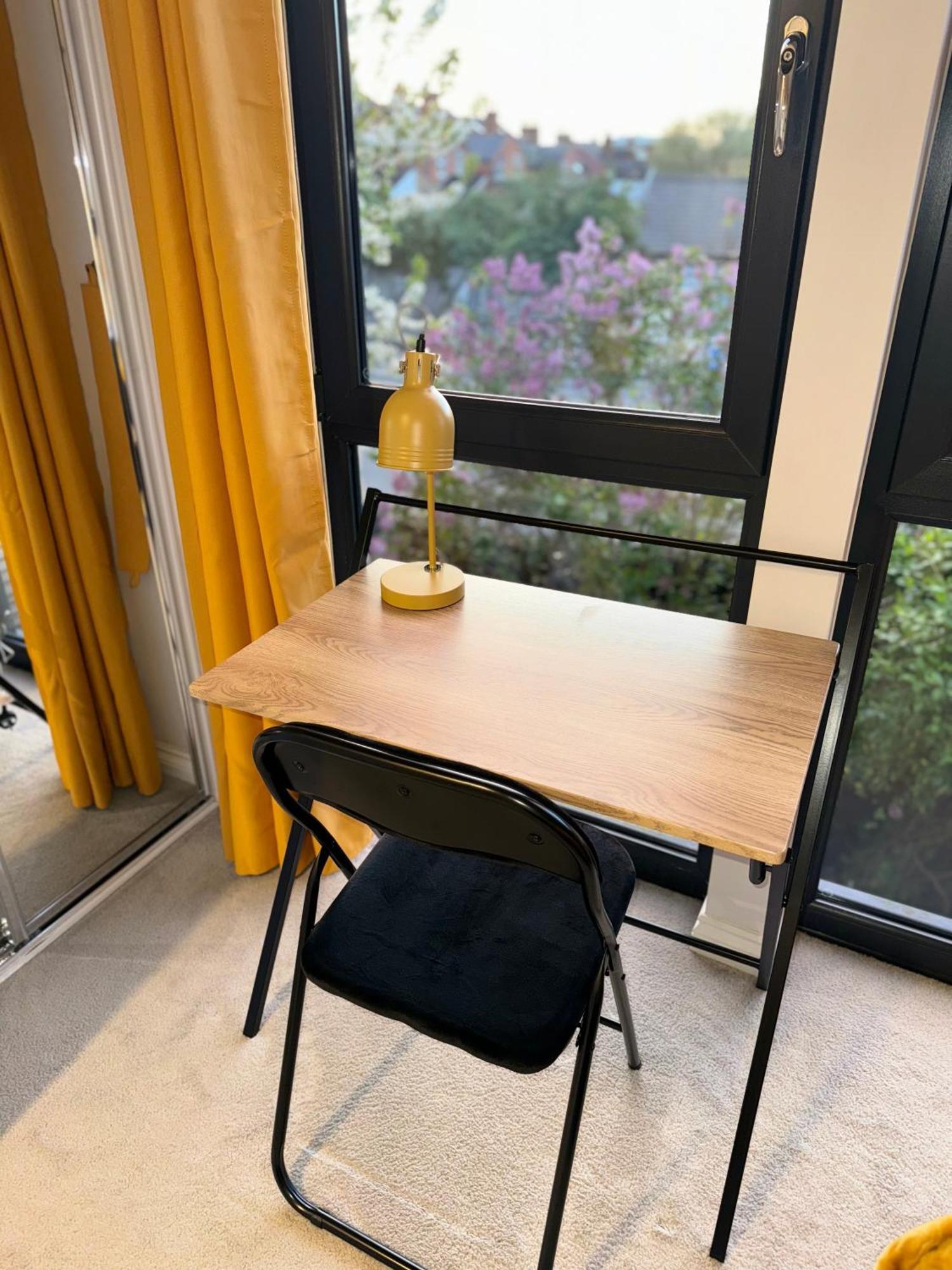 Holiday home Nhs Workers And Students Haven - The Bee Hive Reading